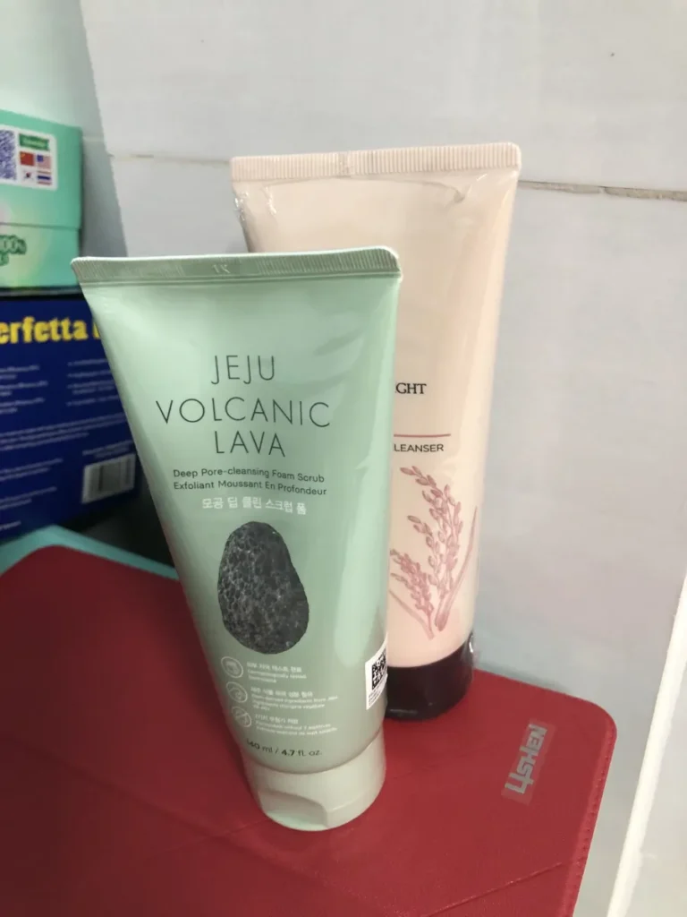 Sửa rửa mặt The Face Shop Jeju Deep Pore đất sét núi lửa